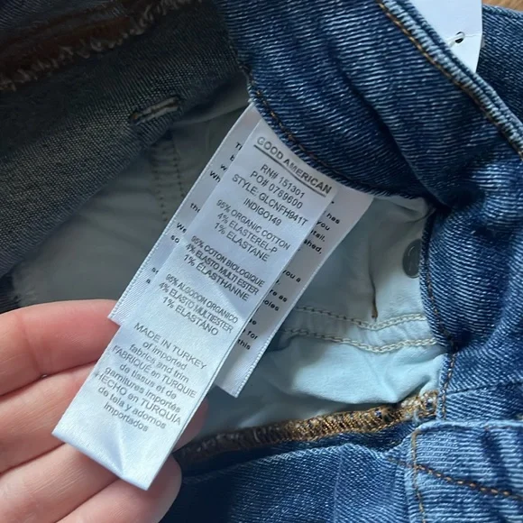 Good American Good Legs Crop (8/29) - FINAL SALE - Picture 5 of 6